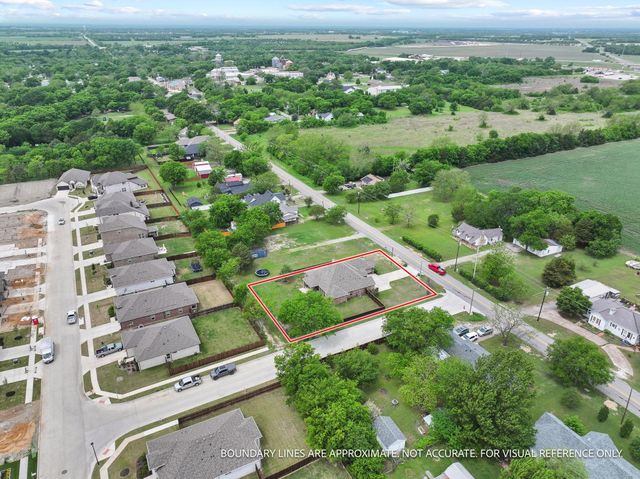 603 E Saunders Street, Trenton, TX 75490
