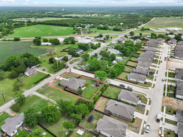 603 E Saunders Street, Trenton, TX 75490