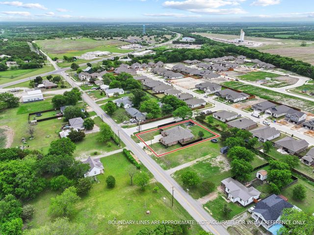 603 E Saunders Street, Trenton, TX 75490