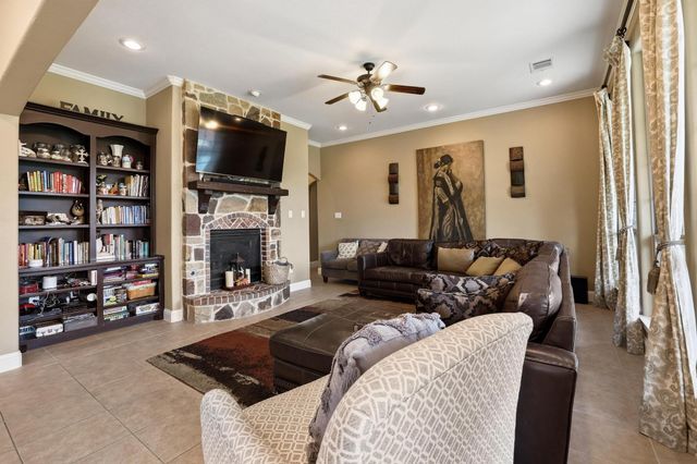 603 E Saunders Street, Trenton, TX 75490