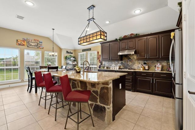 603 E Saunders Street, Trenton, TX 75490