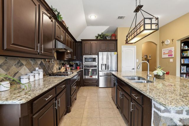 603 E Saunders Street, Trenton, TX 75490