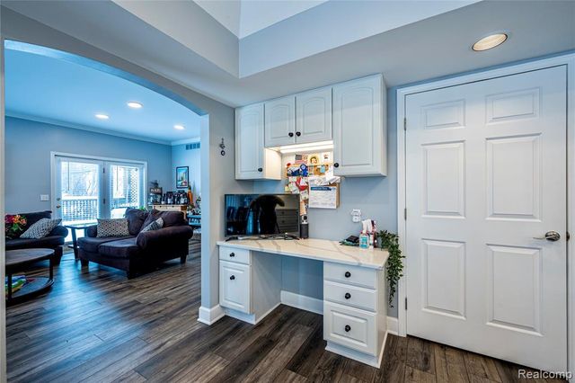 30261 Green Acres, Farmington Hills, MI 48334