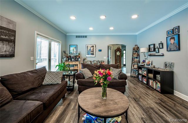 30261 Green Acres, Farmington Hills, MI 48334