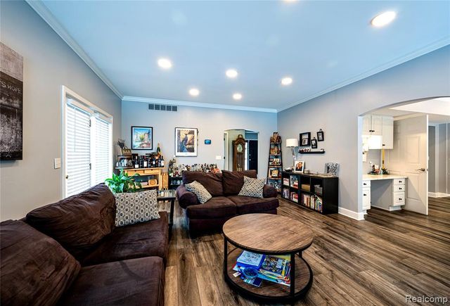 30261 Green Acres, Farmington Hills, MI 48334