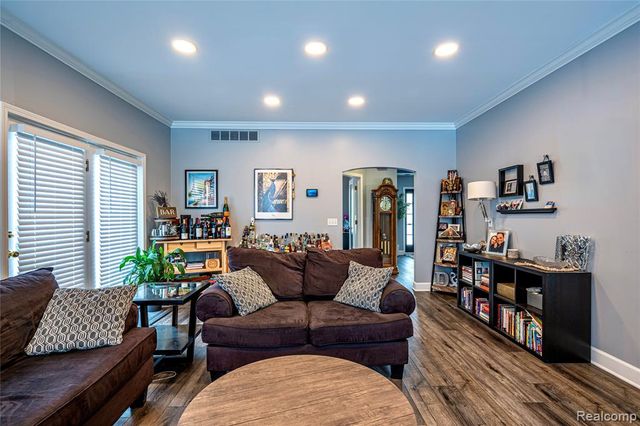 30261 Green Acres, Farmington Hills, MI 48334