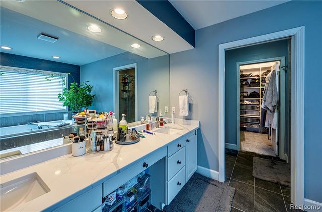 30261 Green Acres, Farmington Hills, MI 48334