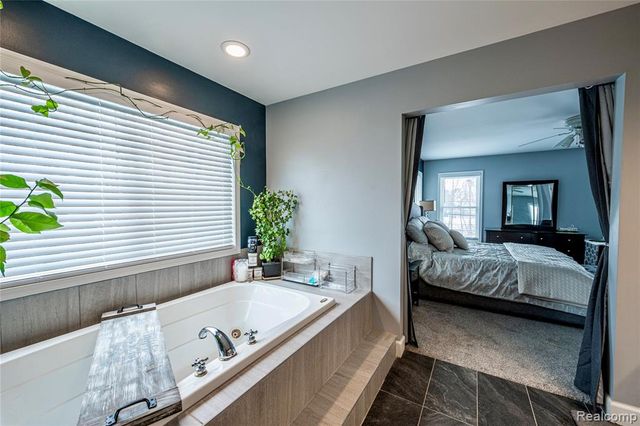 30261 Green Acres, Farmington Hills, MI 48334