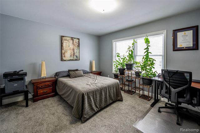 30261 Green Acres, Farmington Hills, MI 48334