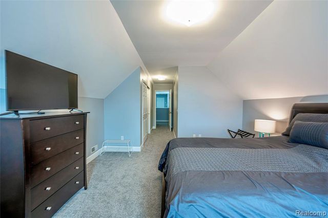 30261 Green Acres, Farmington Hills, MI 48334