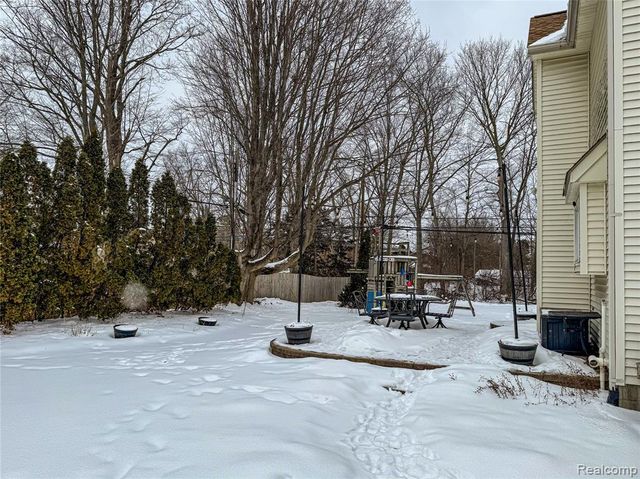 30261 Green Acres, Farmington Hills, MI 48334