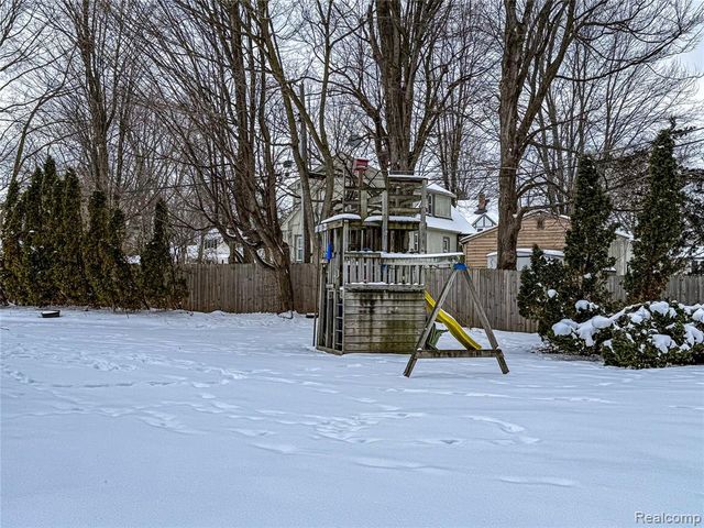 30261 Green Acres, Farmington Hills, MI 48334