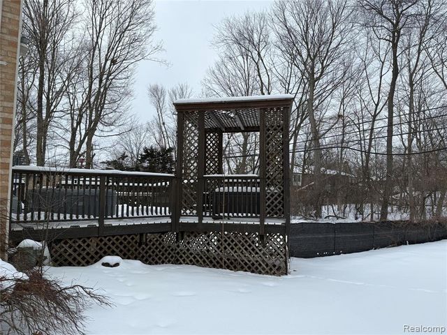 30261 Green Acres, Farmington Hills, MI 48334