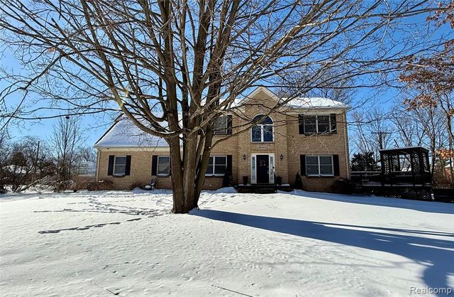 30261 Green Acres, Farmington Hills, MI 48334