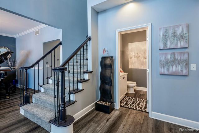 30261 Green Acres, Farmington Hills, MI 48334