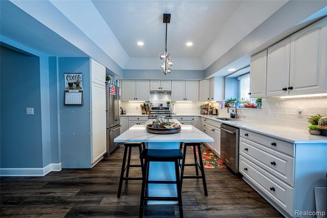 30261 Green Acres, Farmington Hills, MI 48334