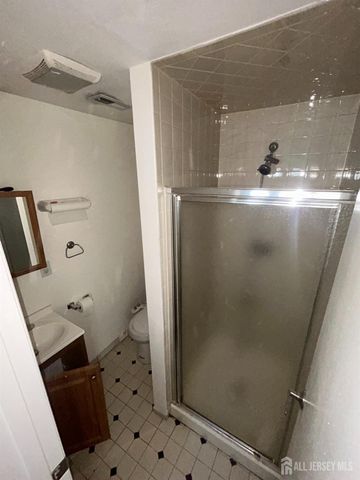 17 Raleigh Road, Edison, NJ 08817