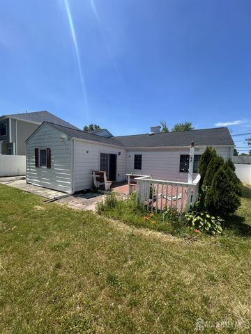 17 Raleigh Road, Edison, NJ 08817