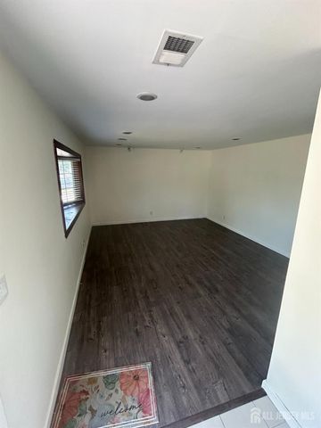 17 Raleigh Road, Edison, NJ 08817