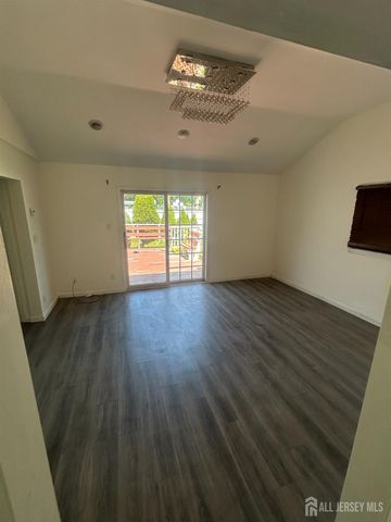 17 Raleigh Road, Edison, NJ 08817