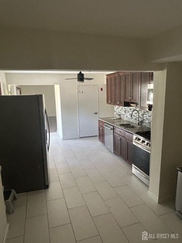 17 Raleigh Road, Edison, NJ 08817