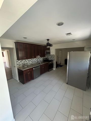 17 Raleigh Road, Edison, NJ 08817