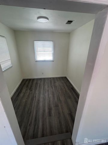 17 Raleigh Road, Edison, NJ 08817