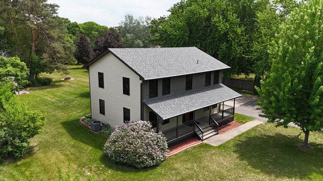 7953 Woodlawn Drive, Mounds View, MN 55112