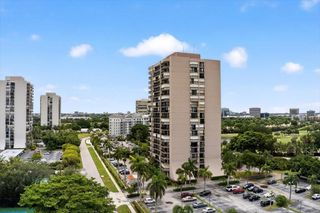 2425 Presidential Way 1502, West Palm Beach, FL 33401