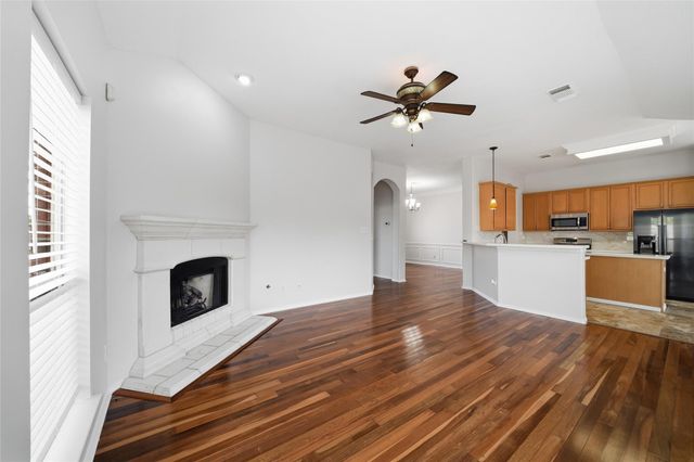 510 Cedar Point Drive, League City, TX 77573