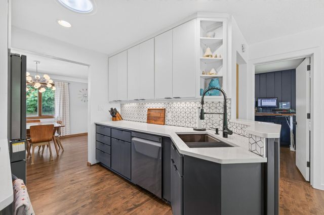 1516 Aquila Avenue N, Golden Valley, MN 55427