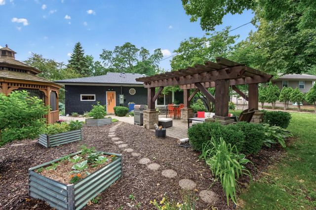 1516 Aquila Avenue N, Golden Valley, MN 55427