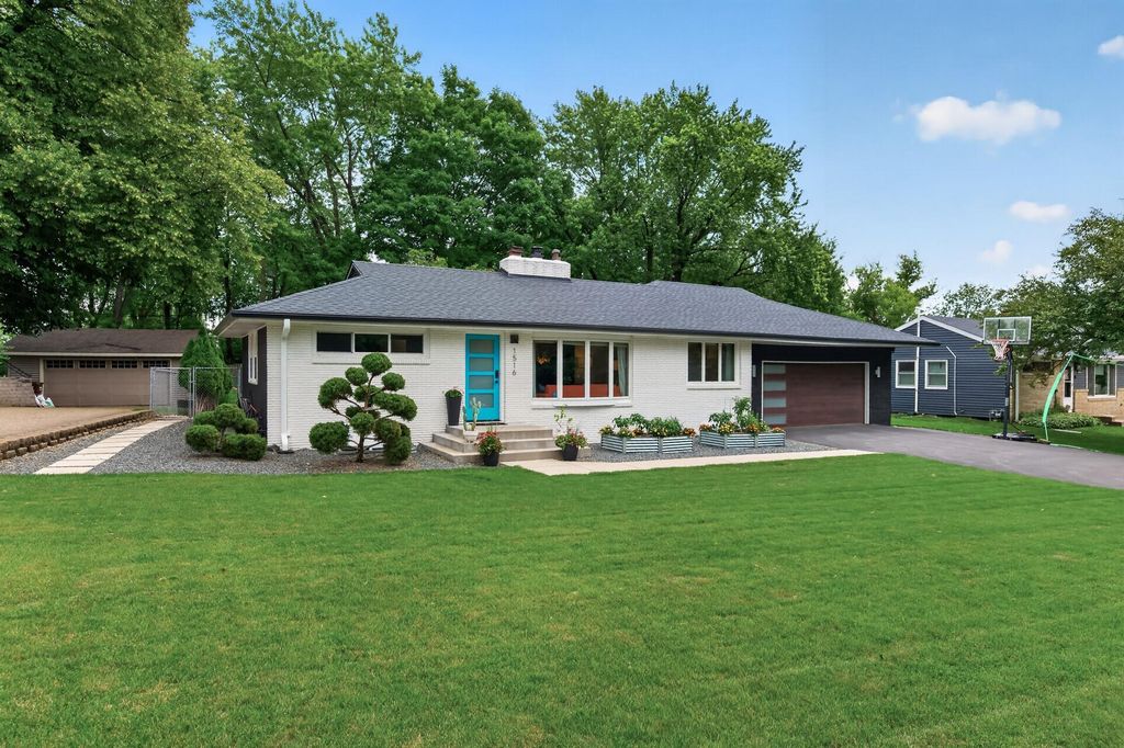 1516 Aquila Avenue N, Golden Valley, MN 55427