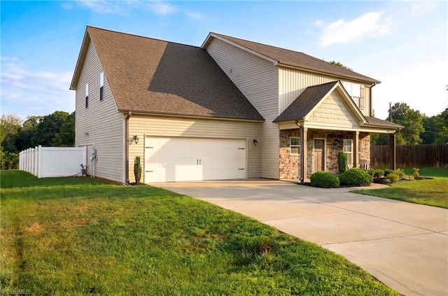 488 Dorchester Street, Clemmons, NC 27012