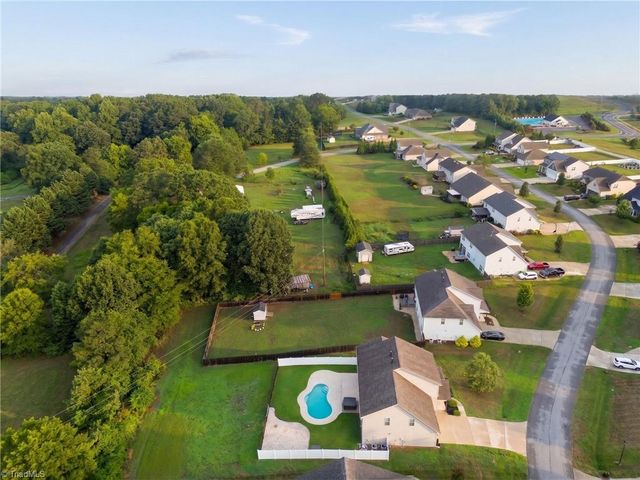488 Dorchester Street, Clemmons, NC 27012