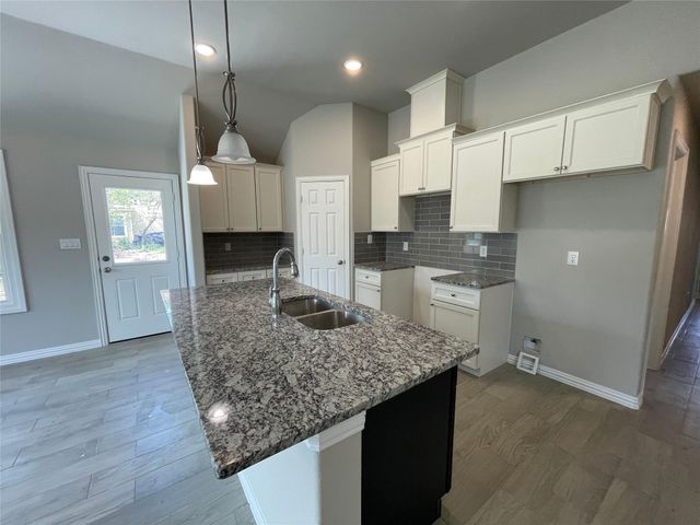 1019 E Hattie Street, Fort Worth, TX 76104