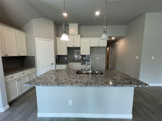 1019 E Hattie Street, Fort Worth, TX 76104