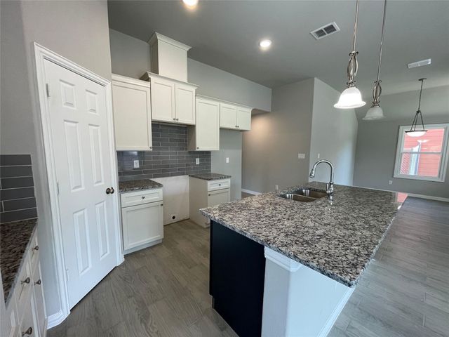 1019 E Hattie Street, Fort Worth, TX 76104