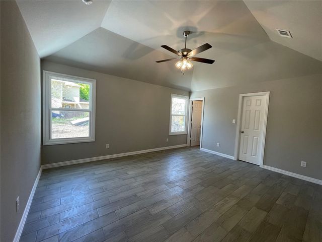 1019 E Hattie Street, Fort Worth, TX 76104