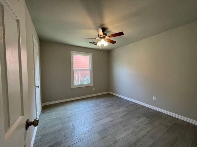 1019 E Hattie Street, Fort Worth, TX 76104