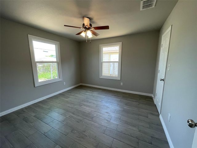 1019 E Hattie Street, Fort Worth, TX 76104