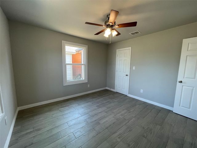 1019 E Hattie Street, Fort Worth, TX 76104