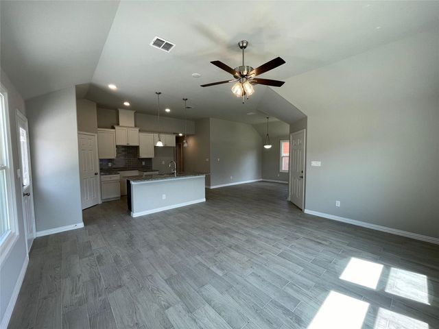 1019 E Hattie Street, Fort Worth, TX 76104