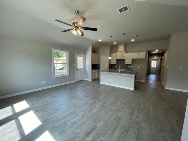 1019 E Hattie Street, Fort Worth, TX 76104