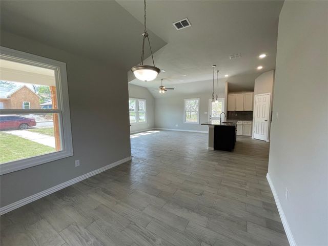 1019 E Hattie Street, Fort Worth, TX 76104