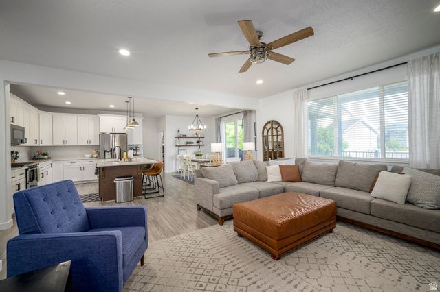 1904 E JANIE CIR, Saratoga Springs, UT 84045