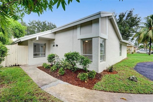 8221 SW 3rd Court, North Lauderdale, FL 33068