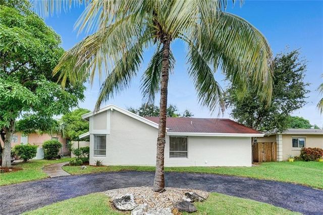 8221 SW 3rd Court, North Lauderdale, FL 33068