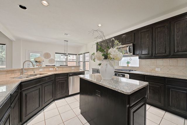 712 Lathrop Street, Lantana, TX 76226