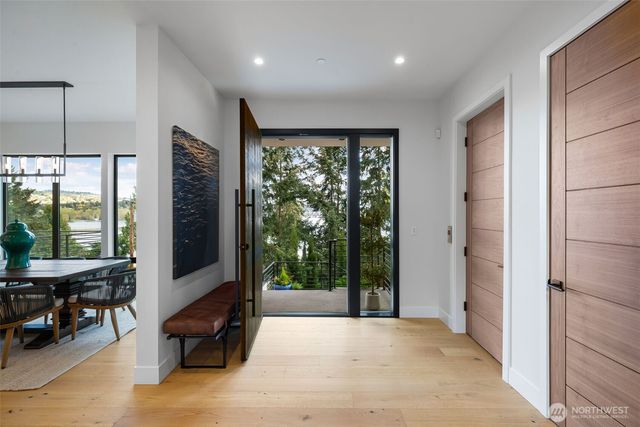 9818 SE 42nd Place, Mercer Island, WA 98040
